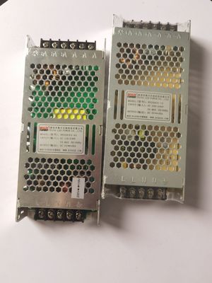 200*100*50mmスペースと0-95%RH湿度300W 60A 5Vのための汎用的な照明源ユニット